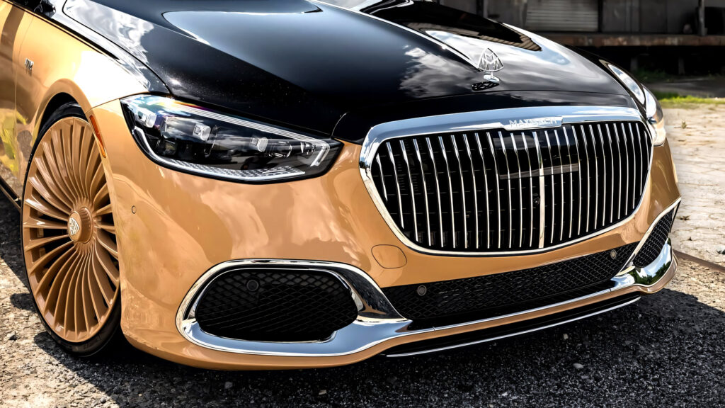  You’re Not Supposed To Touch This Maybach So Of Course Someone Said Slam It